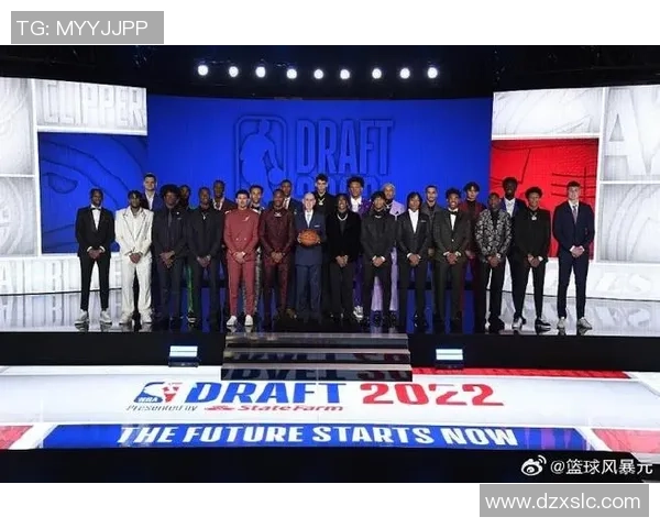 活塞中锋杜伦艾维暂未续约 总经理称谈判持续进行双方暂时搁置 活塞中锋杜伦艾维暂未续约 总经理称谈判持续进行双方暂时搁置